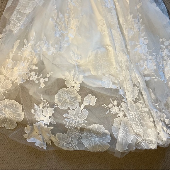 Lis Simon Wedding Dress - Picture 8 of 8